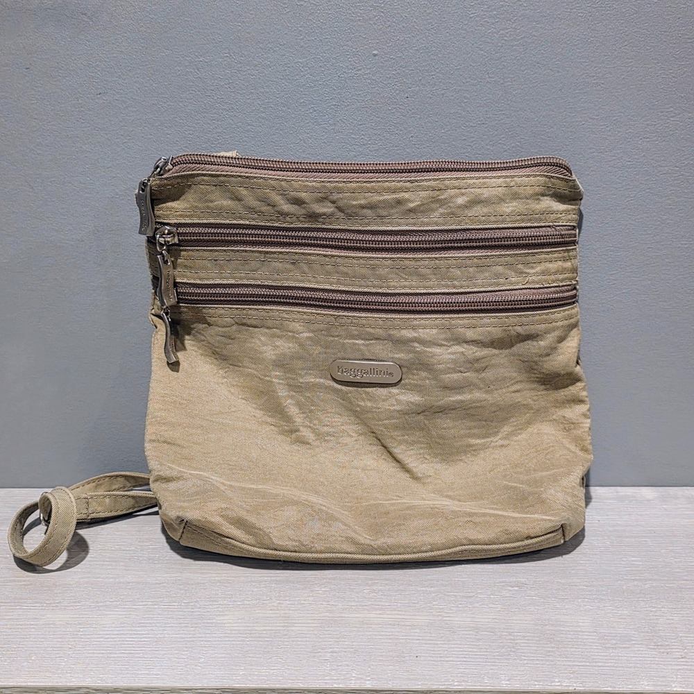 Baggallini Womens Tan Classic Crossbody Sling Shoulder Bag Multi Pockets Travel